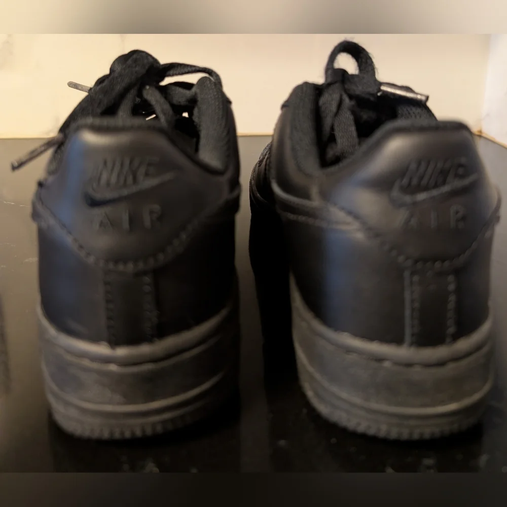 Nike Kids' Air Force 1 07 (GS) Triple Black Sneakers Size 3.5Y MSRP $90